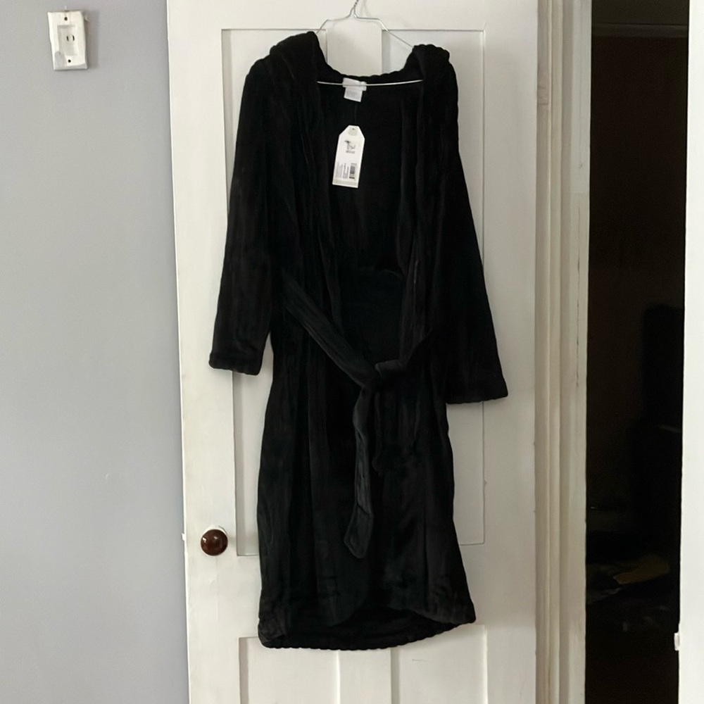 Softies robe. New Women’s size small. Valor with a ribbed texture. Long.